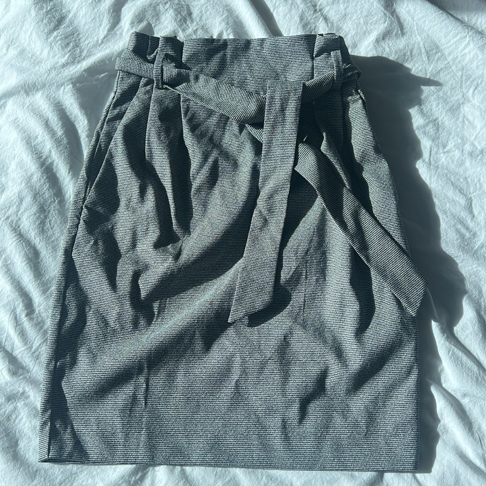 Black and white H&M skirt - size 2